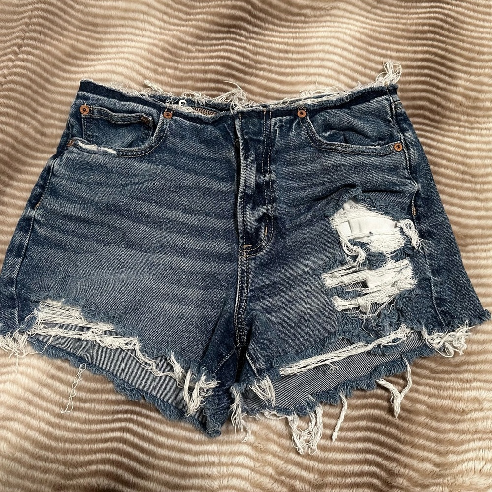 American Eagle 90’s Boyfriend Shorts